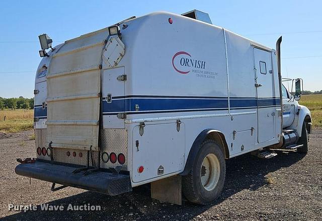 Image of Ford F-750 equipment image 4