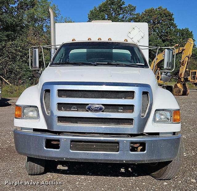 Image of Ford F-750 equipment image 1