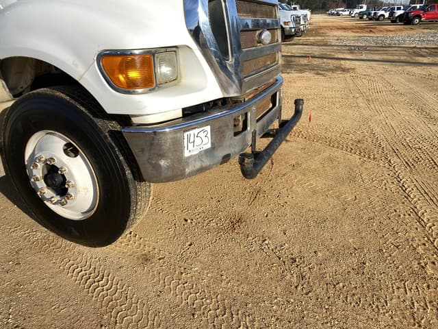Image of Ford F-750 equipment image 4