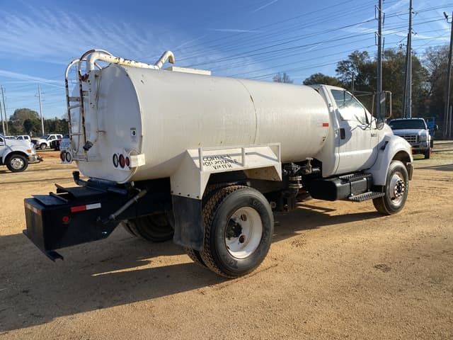 Image of Ford F-750 equipment image 2