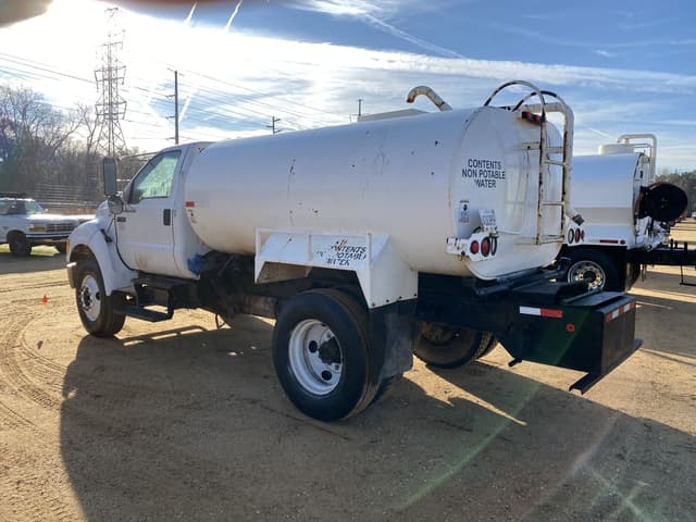 Image of Ford F-750 equipment image 1