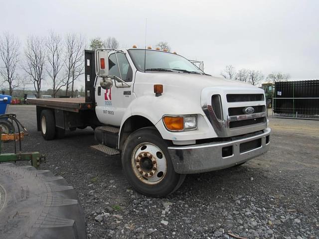 Image of Ford F-750 equipment image 3