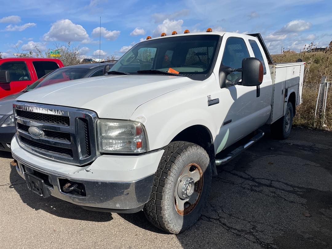 Image of Ford F-350 Primary image