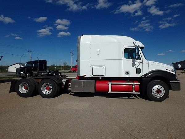 Image of Freightliner Columbia 120 equipment image 3