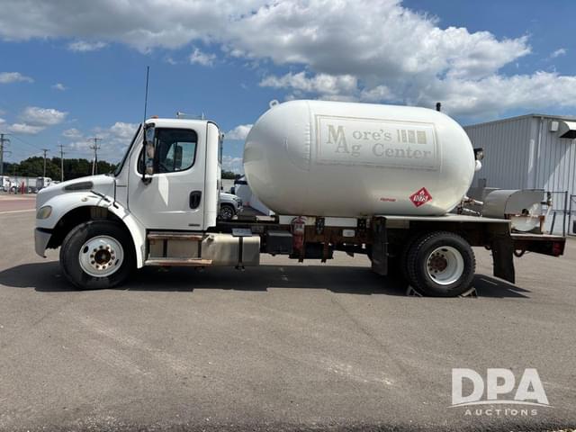 Image of Freightliner Business Class M2 equipment image 2