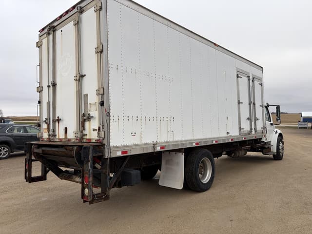 Image of Freightliner Business Class M2 106 equipment image 2