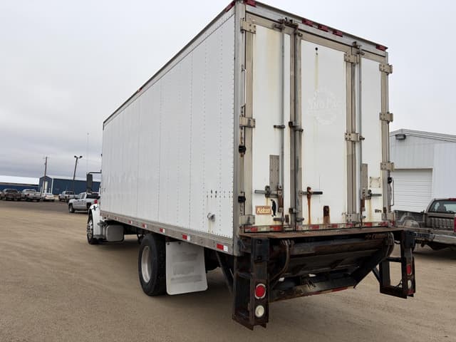 Image of Freightliner Business Class M2 106 equipment image 3