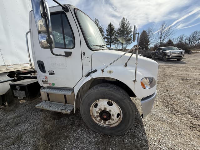 Image of Freightliner Business Class M2 106 equipment image 1