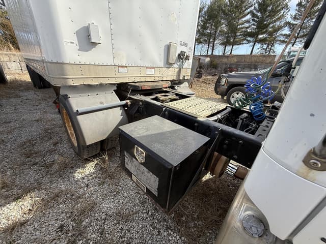 Image of Freightliner Business Class M2 106 equipment image 3