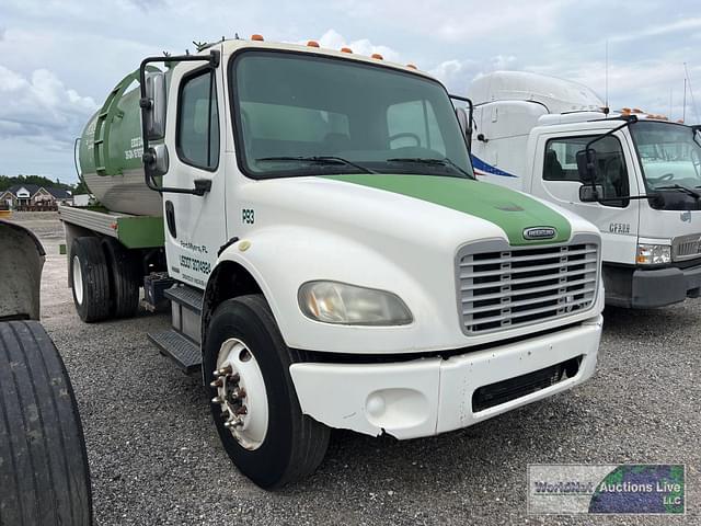 Image of Freightliner Business Class M2 106 equipment image 2