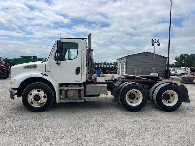 Image of Freightliner Business Class M2 112 equipment image 1