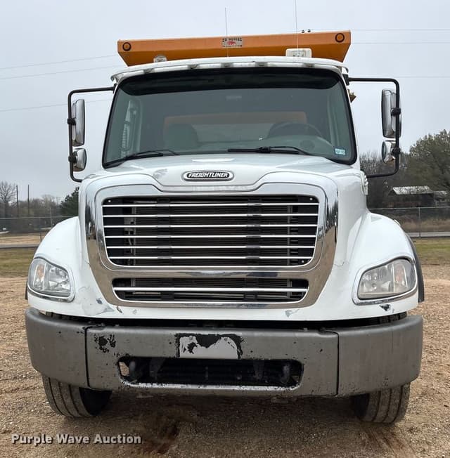 Image of Freightliner Business Class M2 equipment image 2