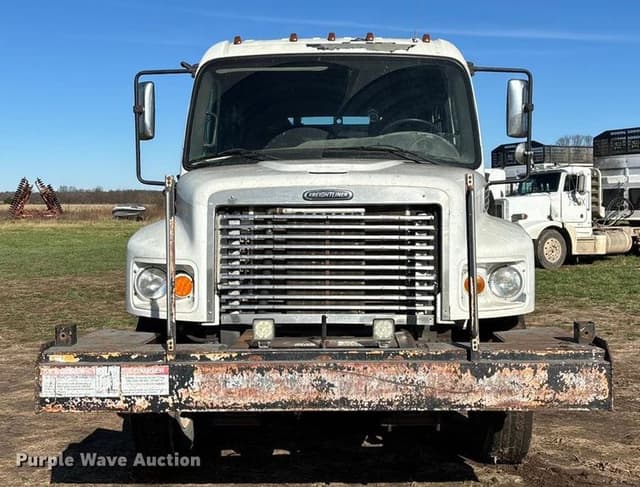 Image of Freightliner Business Class M2 equipment image 1