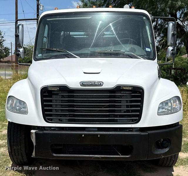 Image of Freightliner Business Class M2 equipment image 1
