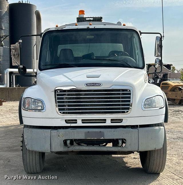 Image of Freightliner Business Class M2 equipment image 1