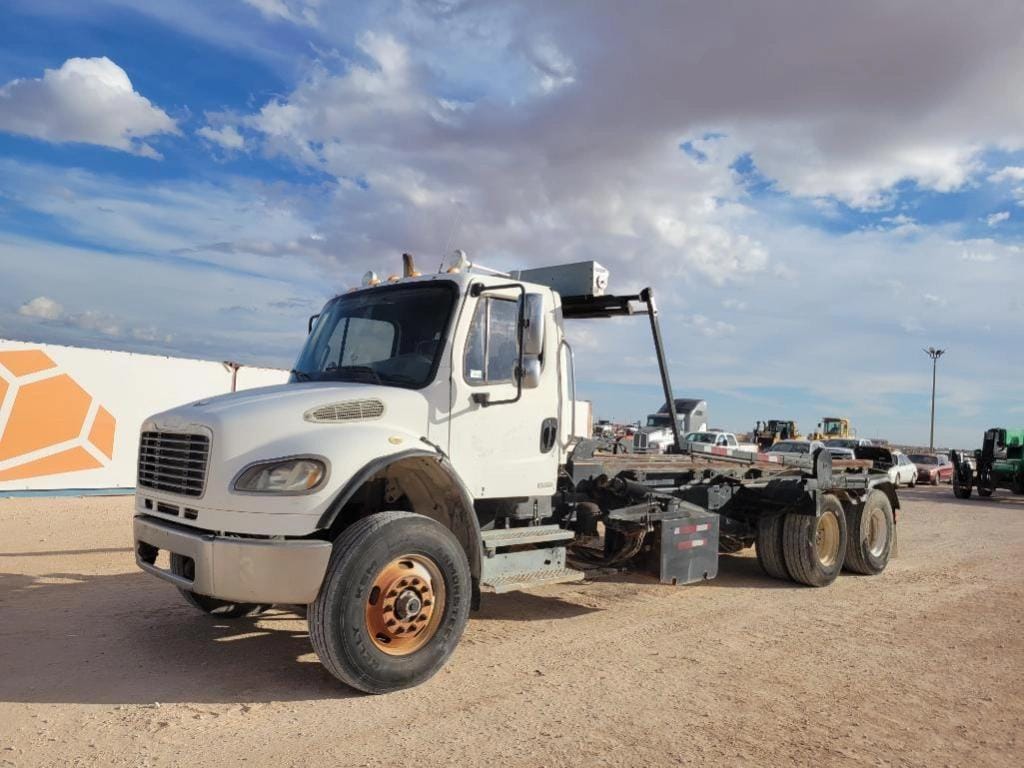 2006 Freightliner Business Class M2 Equipment Image0