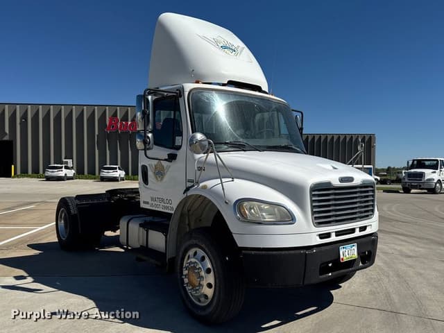 Image of Freightliner Business Class M2 equipment image 2
