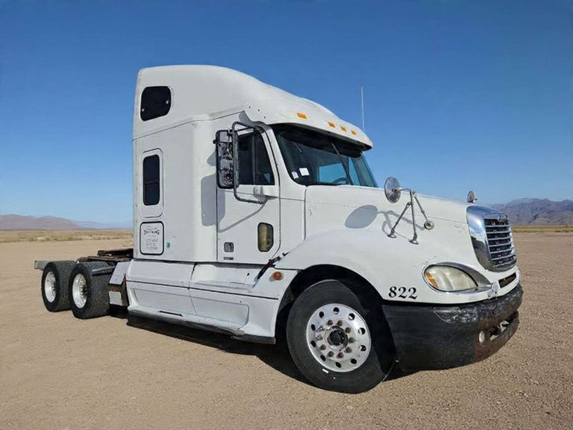2006 Freightliner Cascadia Equipment Image0