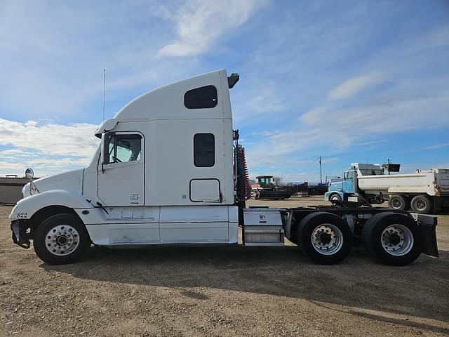 Image of Freightliner Cascadia equipment image 3