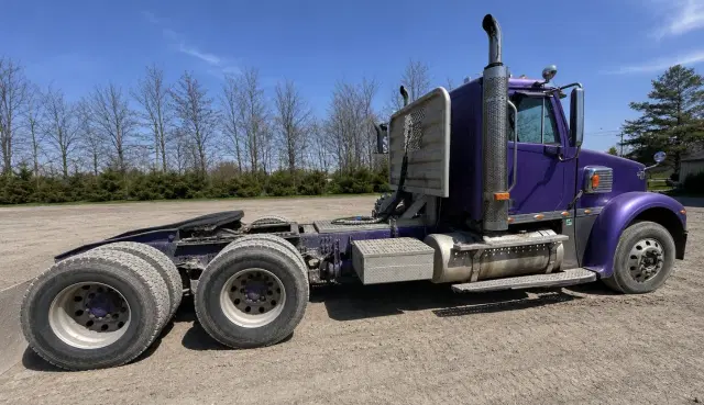Image of Freightliner Coronado equipment image 4