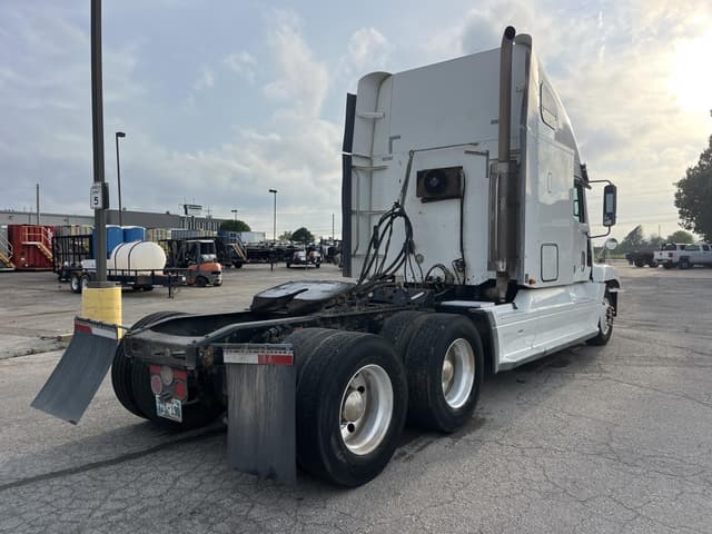 Image of Freightliner Century 120 equipment image 4