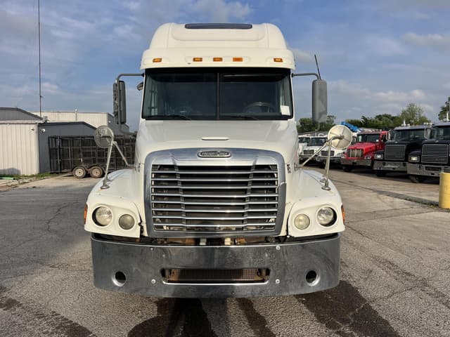 Image of Freightliner Century 120 equipment image 1