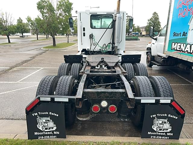Image of Freightliner Columbia equipment image 4