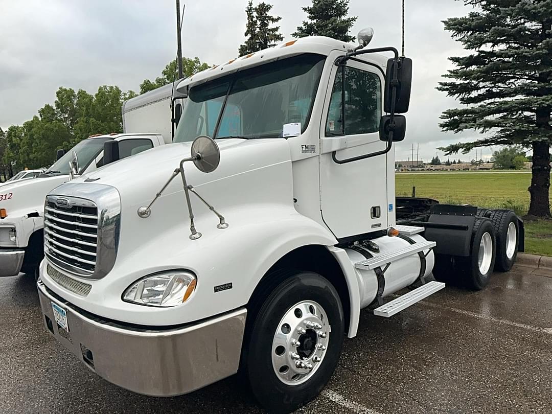 Image of Freightliner Columbia Primary image