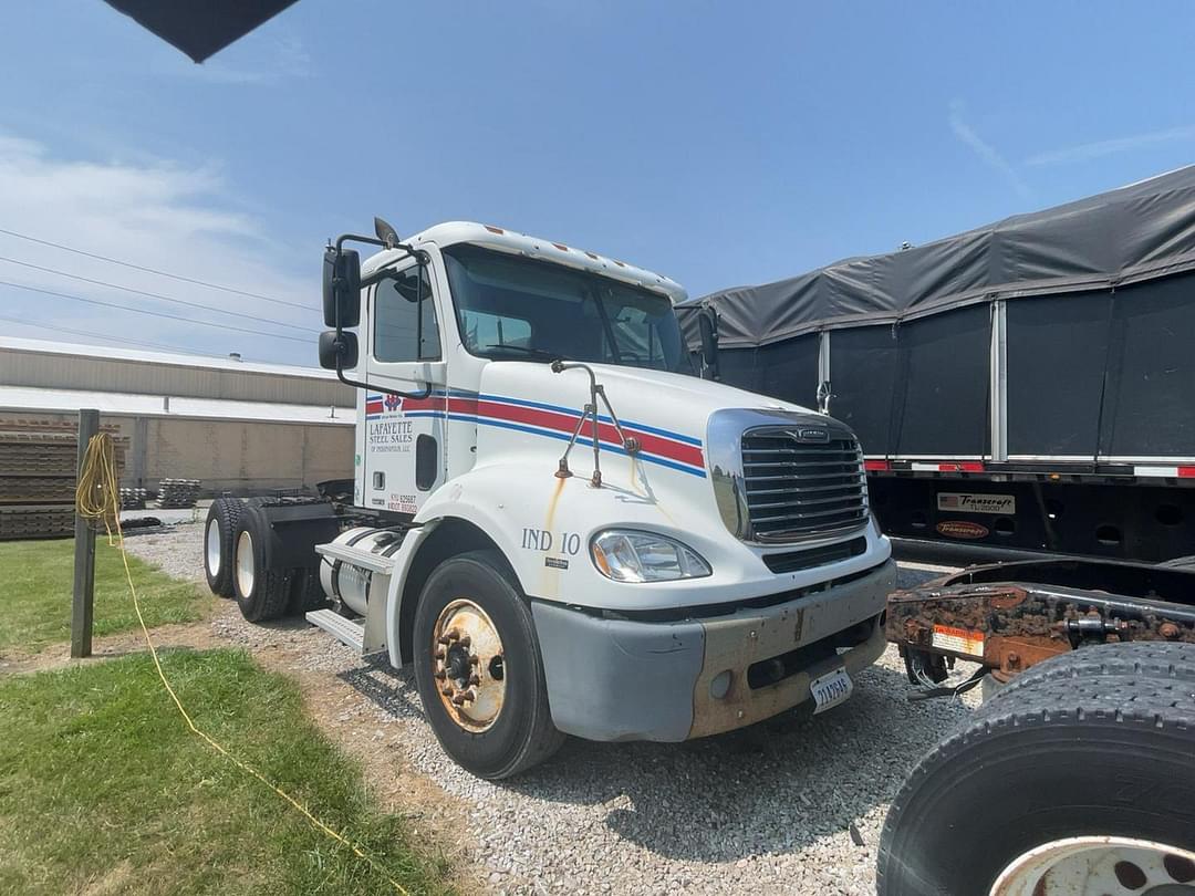 Image of Freightliner Columbia 112 Primary image