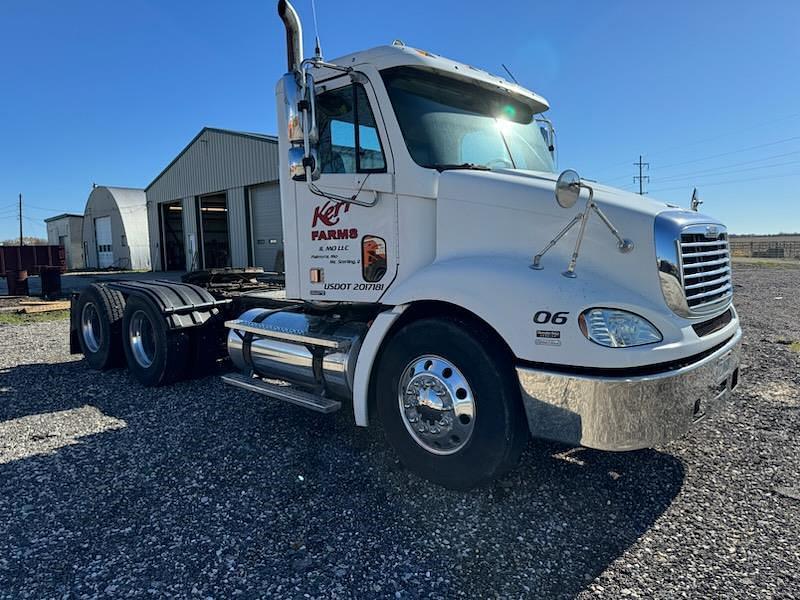 Image of Freightliner Columbia 112 Primary image