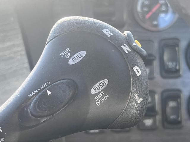 Image of Freightliner Columbia 112 equipment image 2