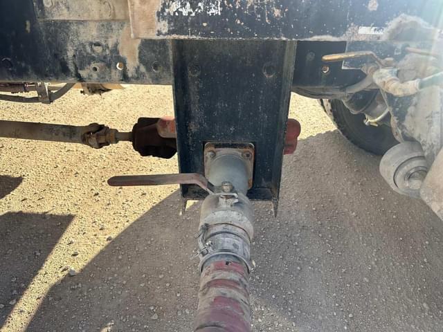 Image of Freightliner Columbia 120 equipment image 3