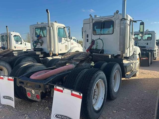 Image of Freightliner Columbia 120 equipment image 2