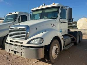2006 Freightliner Columbia 120 Image