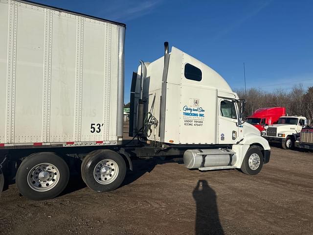 Image of Freightliner Columbia 120 equipment image 3