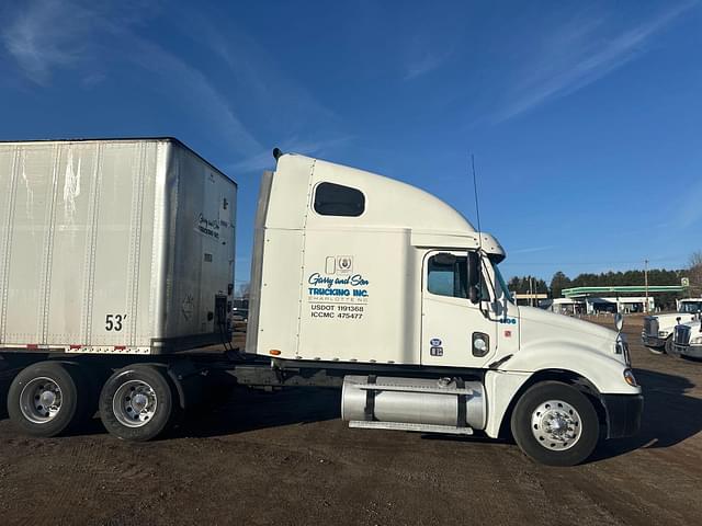 Image of Freightliner Columbia 120 equipment image 2