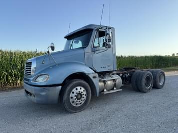 Main image Freightliner Columbia 120