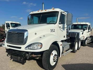 Main image Freightliner Columbia 120