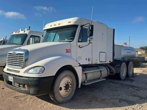 2006 Freightliner Columbia 120 Image