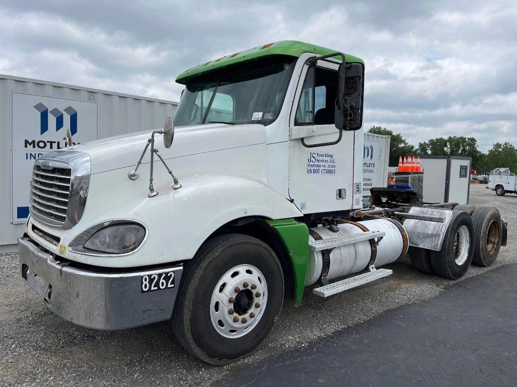 Main image Freightliner Columbia 120
