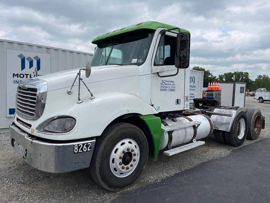 Image of Freightliner Columbia 120 Primary image