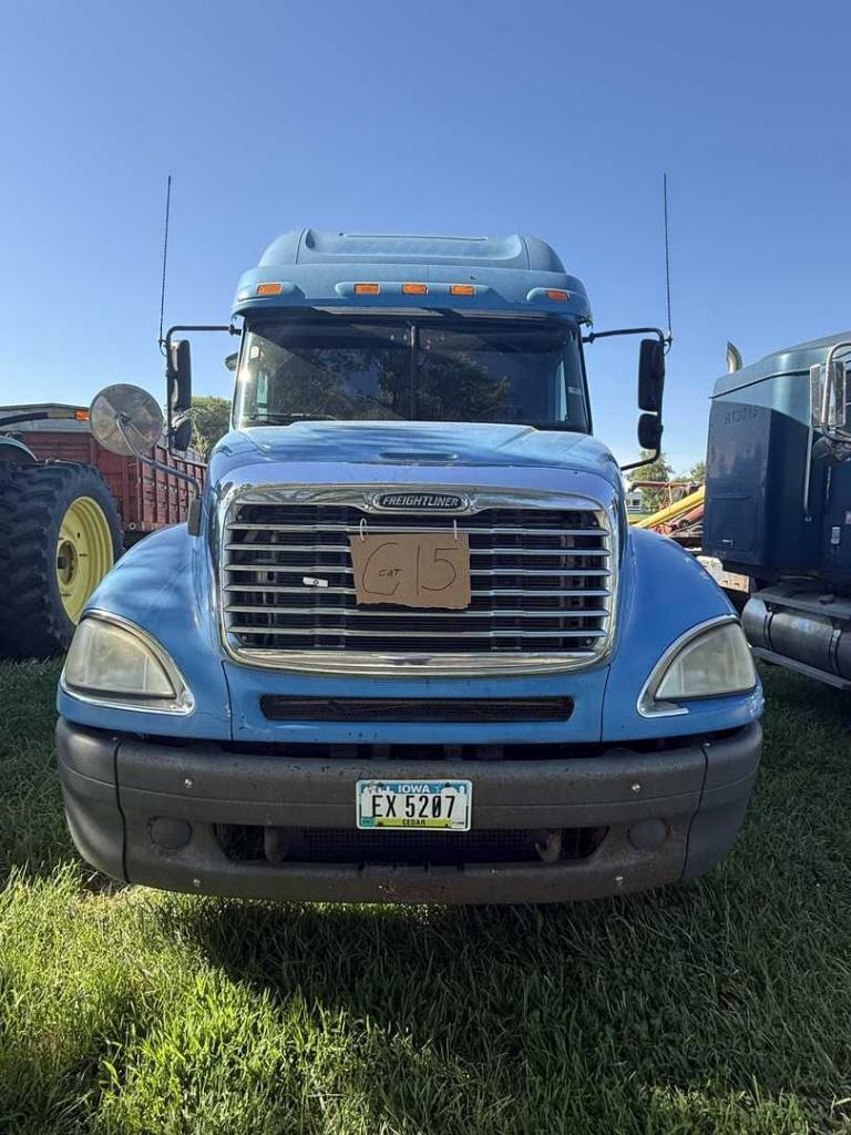 Image of Freightliner Columbia 120 Primary image