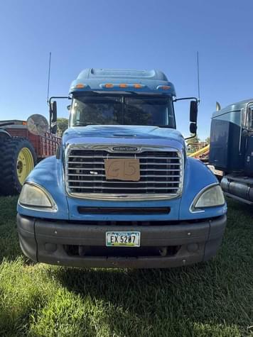 Main image Freightliner Columbia 120