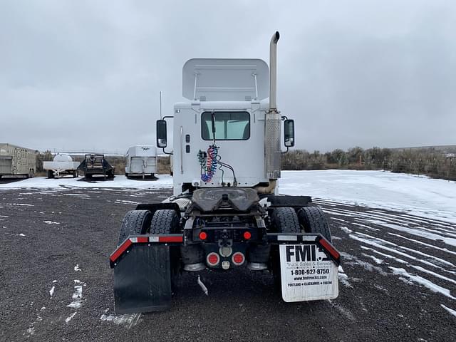 Image of Freightliner Columbia 120 equipment image 3