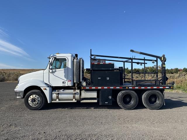 Image of Freightliner Columbia 120 equipment image 1