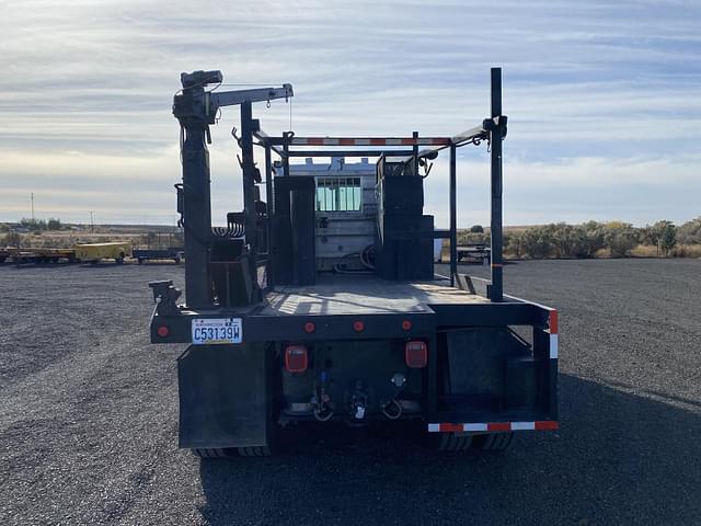 Image of Freightliner Columbia 120 equipment image 3