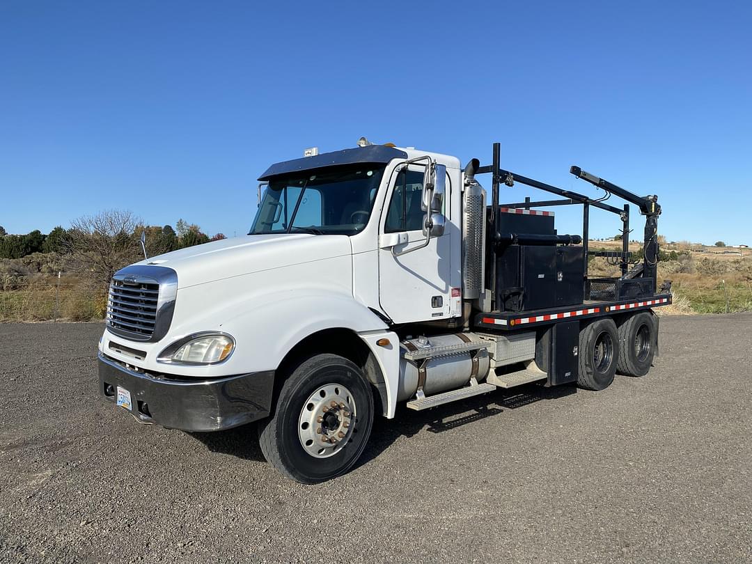 Image of Freightliner Columbia 120 Primary image