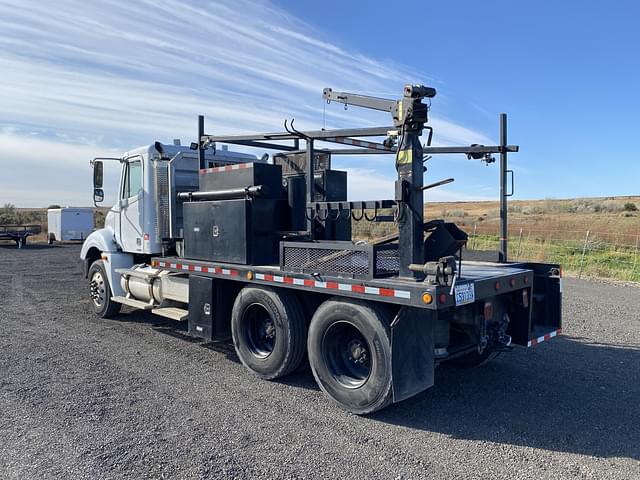 Image of Freightliner Columbia 120 equipment image 2