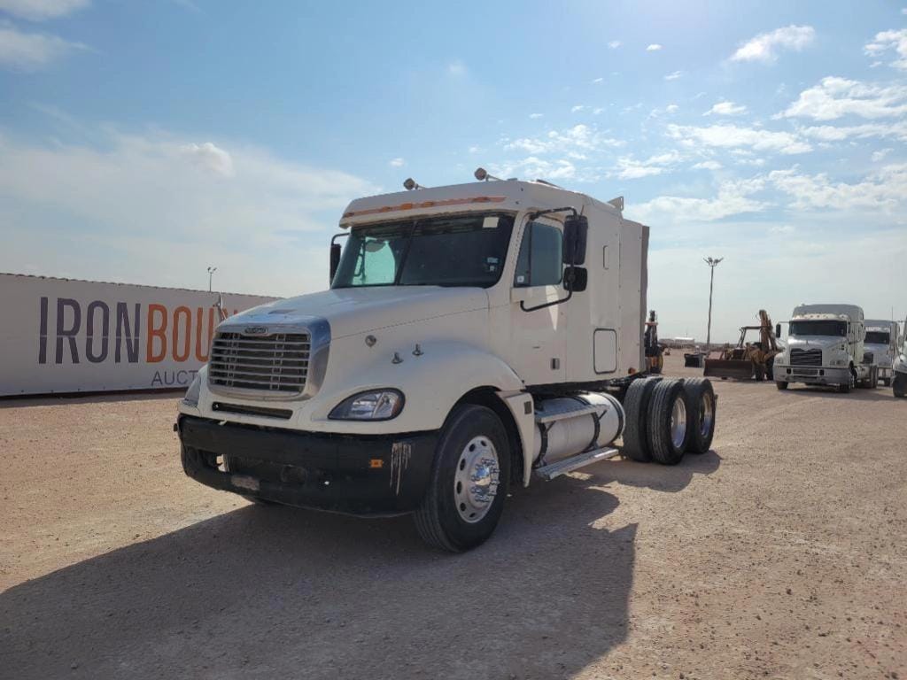 2006 Freightliner Columbia 120 Equipment Image0