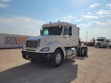 Main image Freightliner Columbia 120
